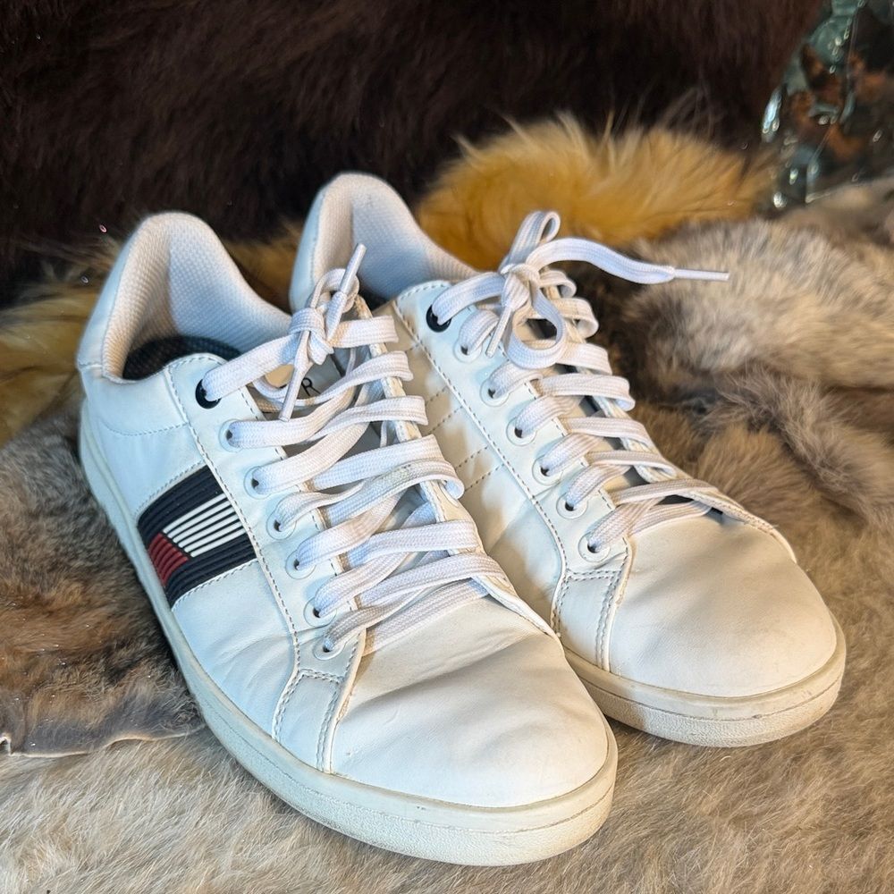 White Sneakers with Stripe Detail 8 (3150Irina)